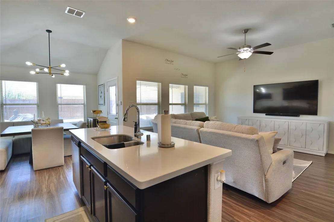 Photo of 465 Pollyann Trail