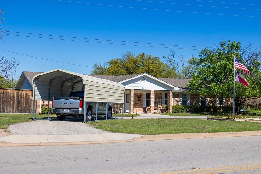 Photo of 1600 Shaw Drive