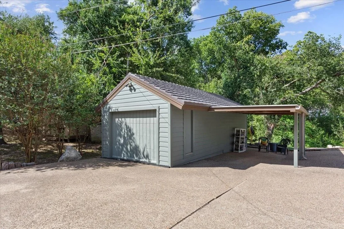 Photo of 3724 Greenleaf Drive