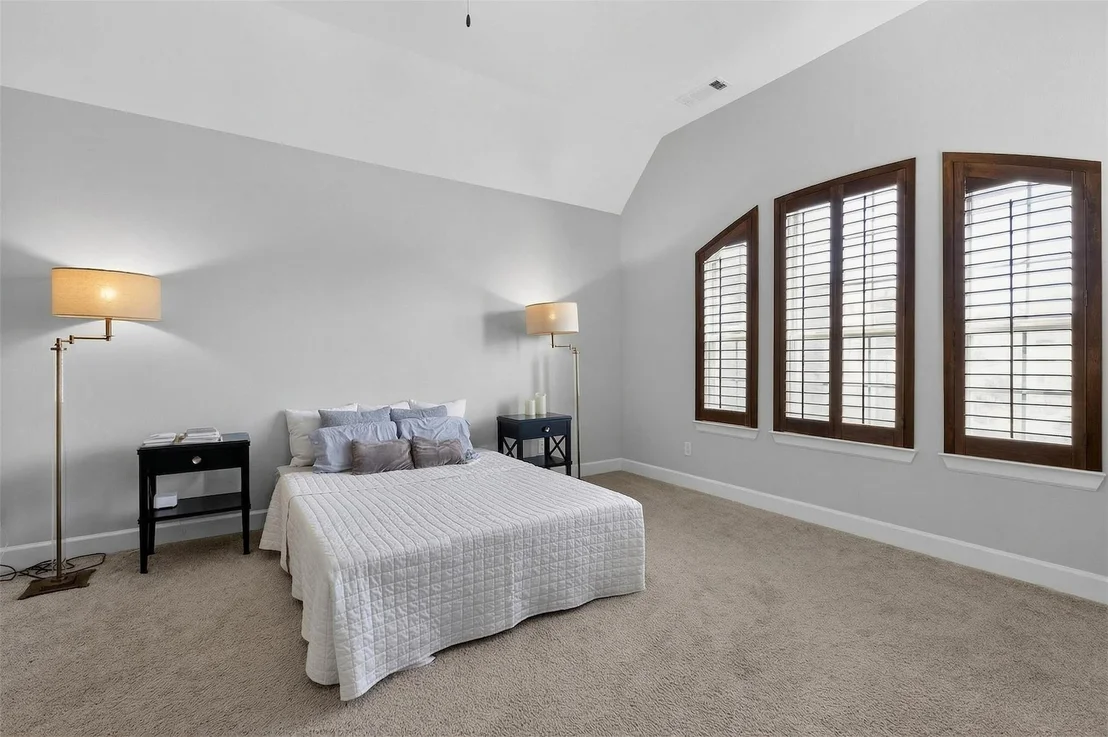 Photo of 580 Courtyard Lane