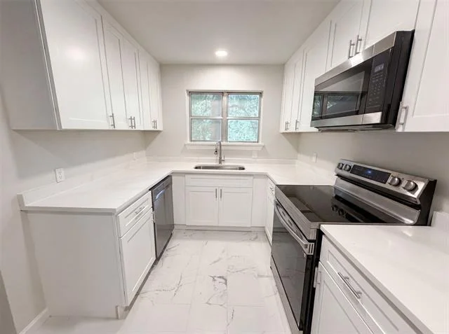 Photo of 202 Vanshire Road W