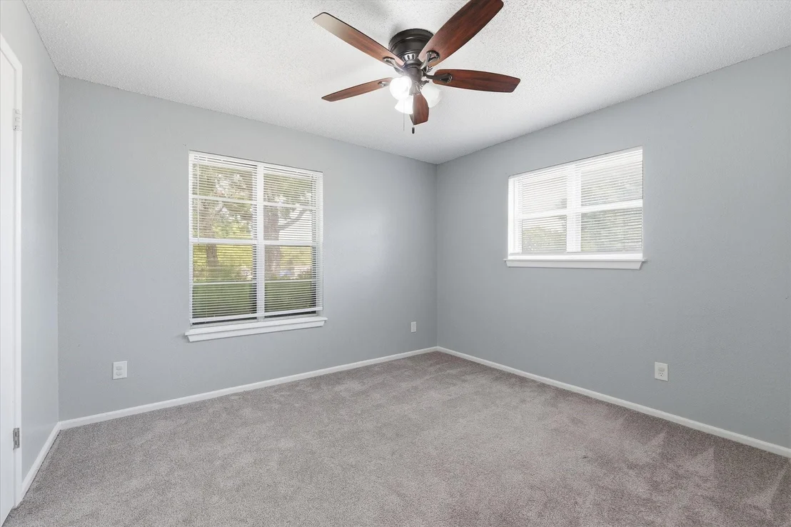 Photo of 140 Towne West Drive
