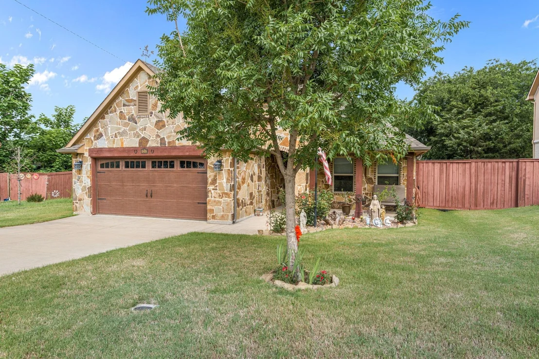 Photo of 606 Hillside Circle