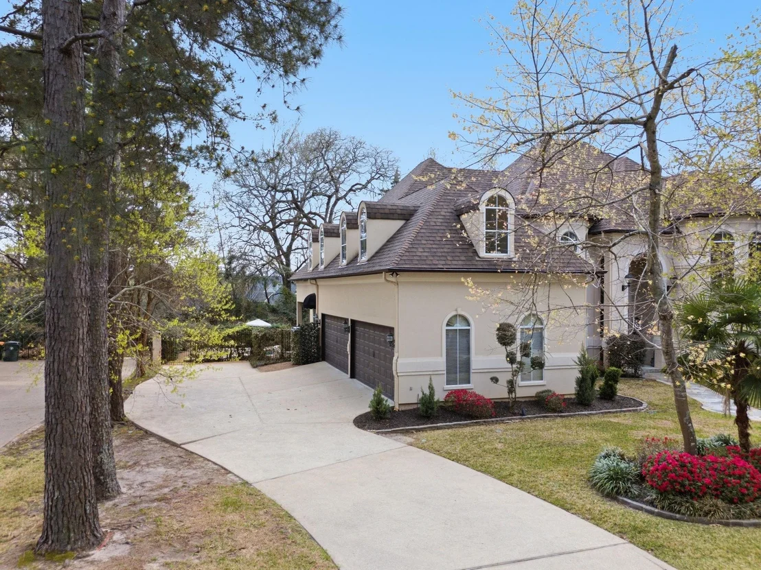 Photo of 3645 Woods Boulevard