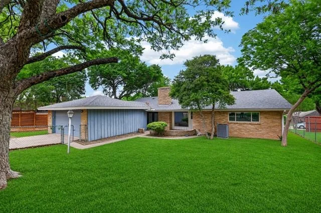 Photo of 3204 Greenbriar Lane