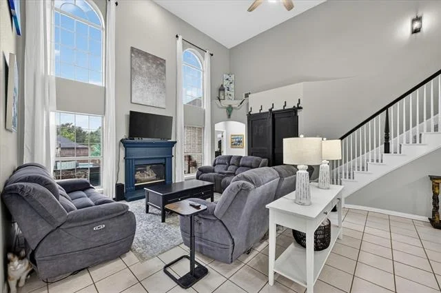 Photo of 851 Bridle Path
