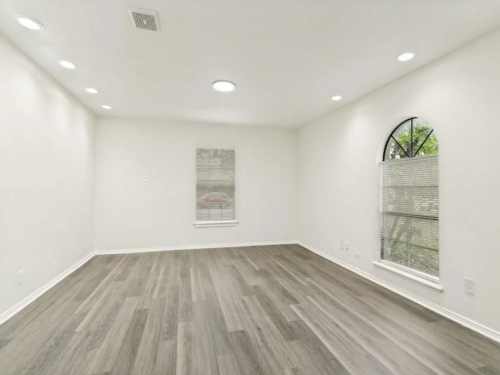 Photo of 905 Hawthorne Drive