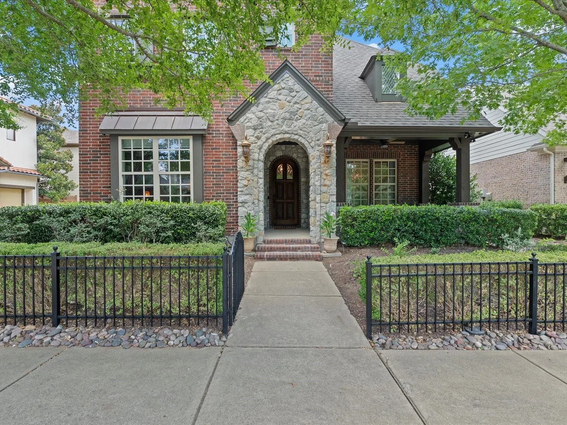 Photo of 7204 Cheltenham Avenue