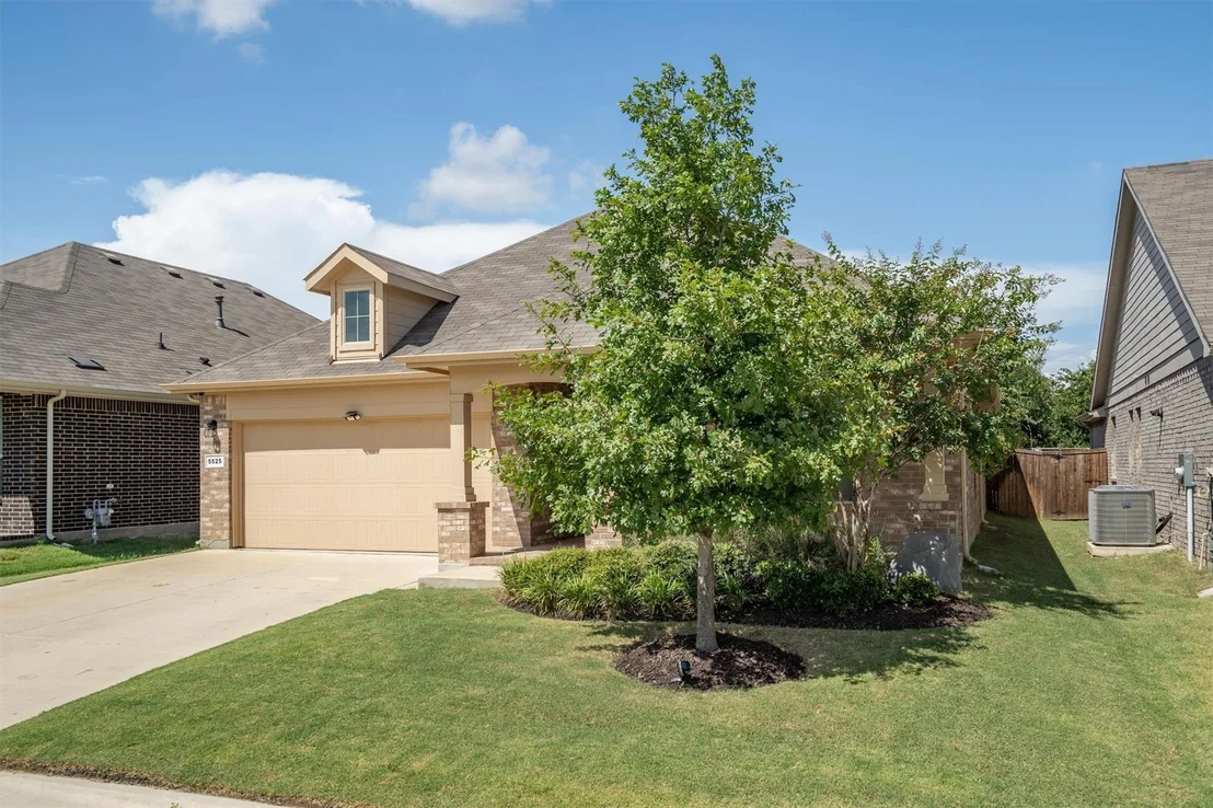 Photo of 5525 Round Hill Road