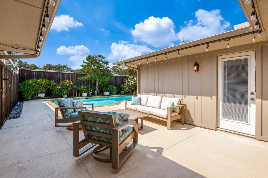 Photo of 2420 Windsor Place