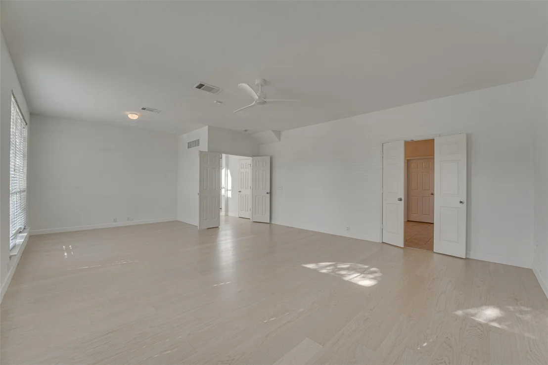 Photo of 558 Presidio Drive