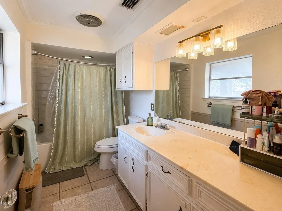 Photo of 417 W Mccart Street