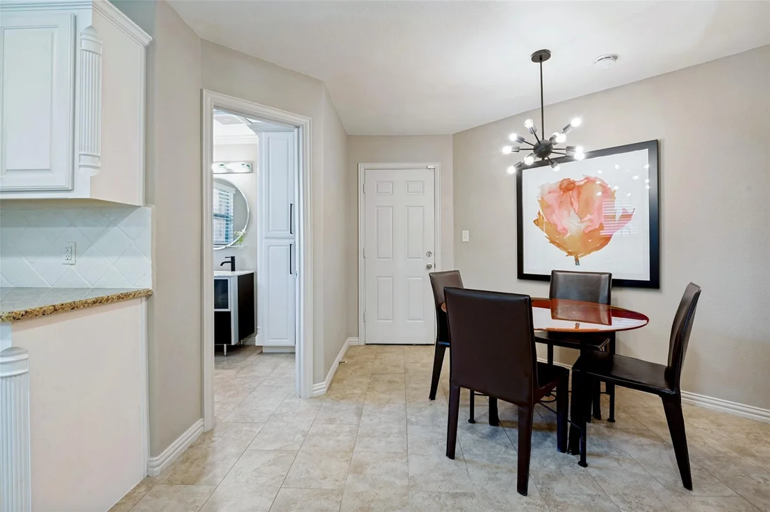 Photo of 2420 Windsor Place
