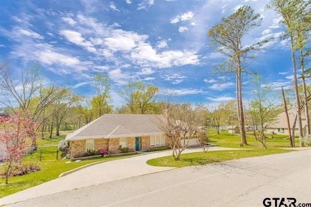 Photo of 206 Hideaway Lane Central