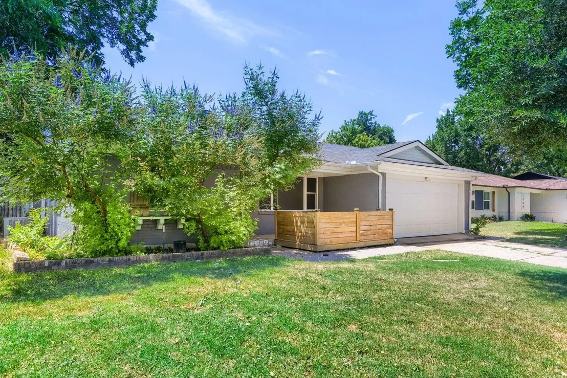 Photo of 1207 Ridgeway Drive