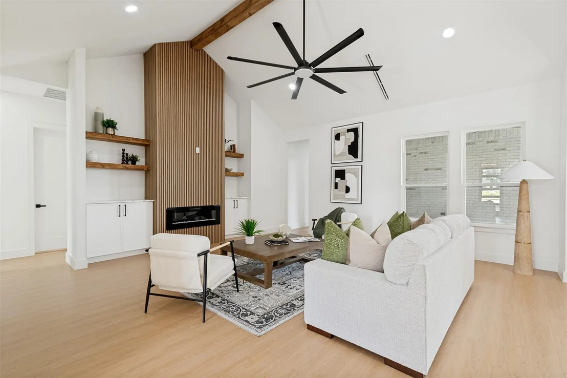 Photo of 1104 Devonshire Drive N