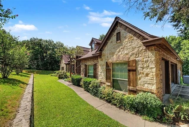 Photo of 127 Cedar Bluff Court