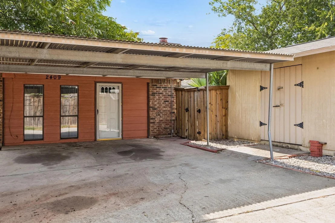 Photo of 2409 Doral