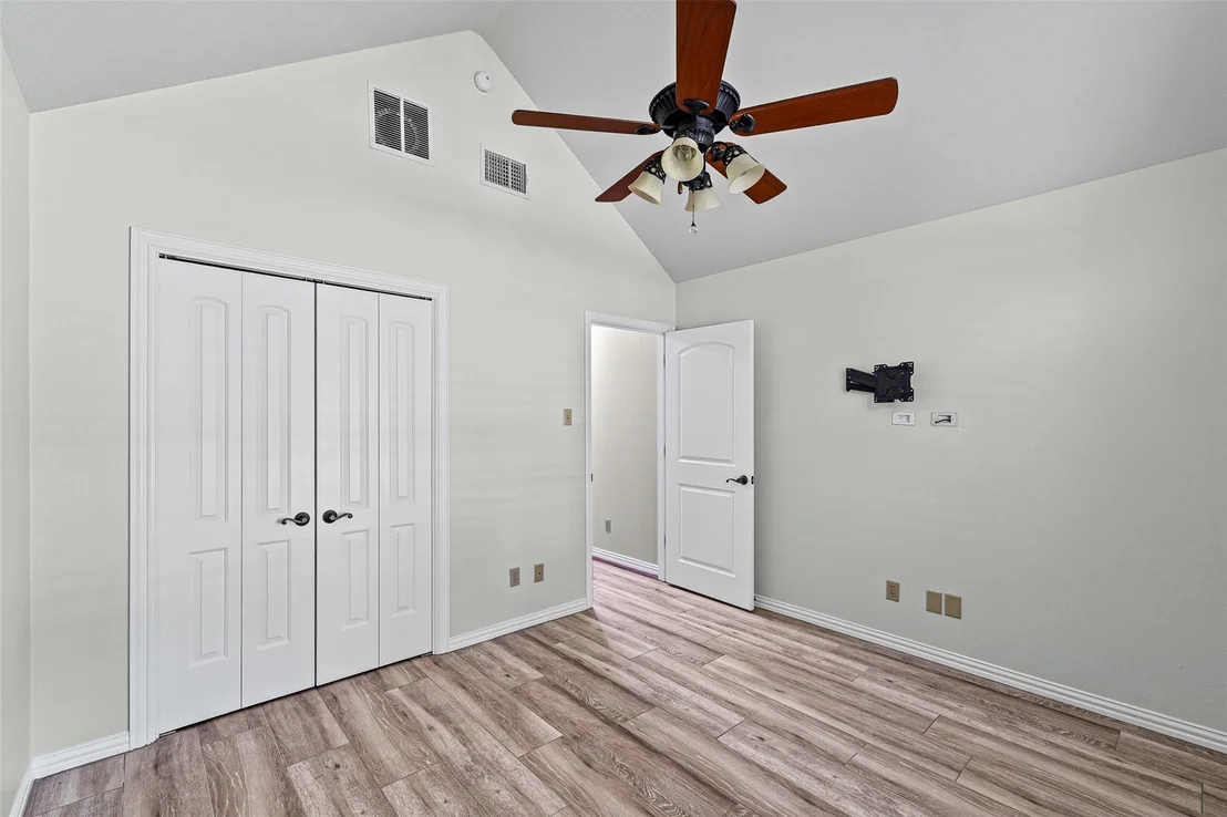 Photo of 2325 River Road