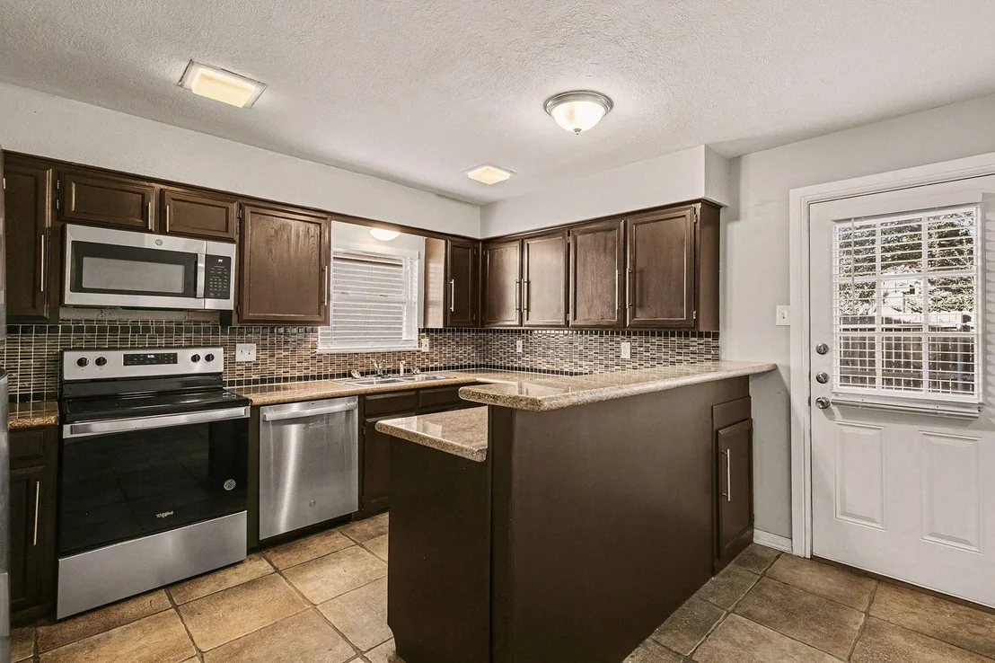 Photo of 1606 Hawthorne Drive