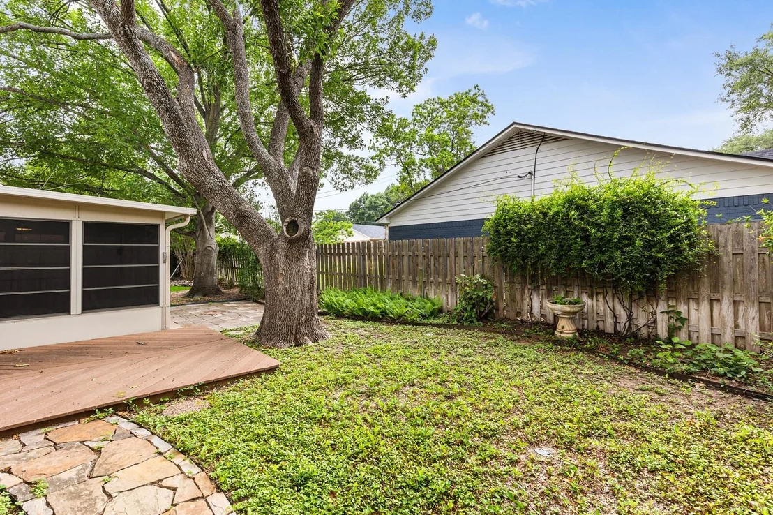 Photo of 7100 Canterbury Drive