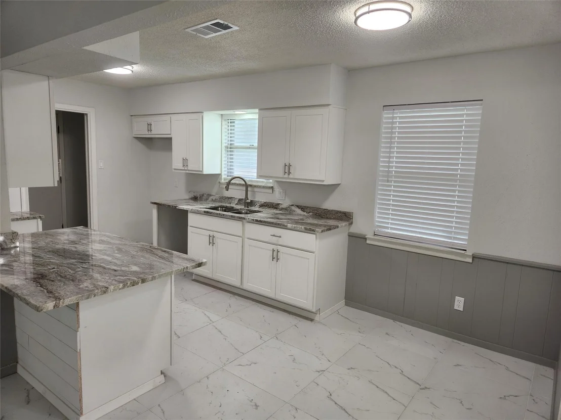 Photo of 1838 Oak Hill Circle