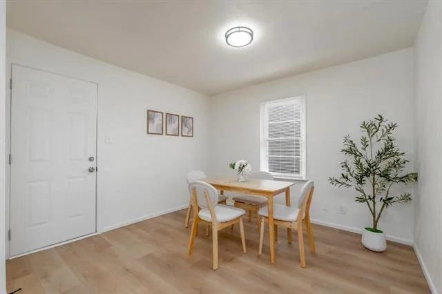 Photo of 2118 N Mockingbird Lane