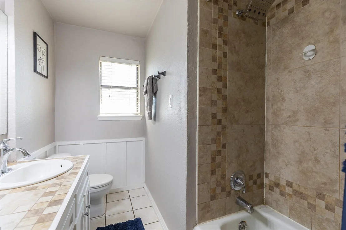 Photo of 1948 Elmdale Road S