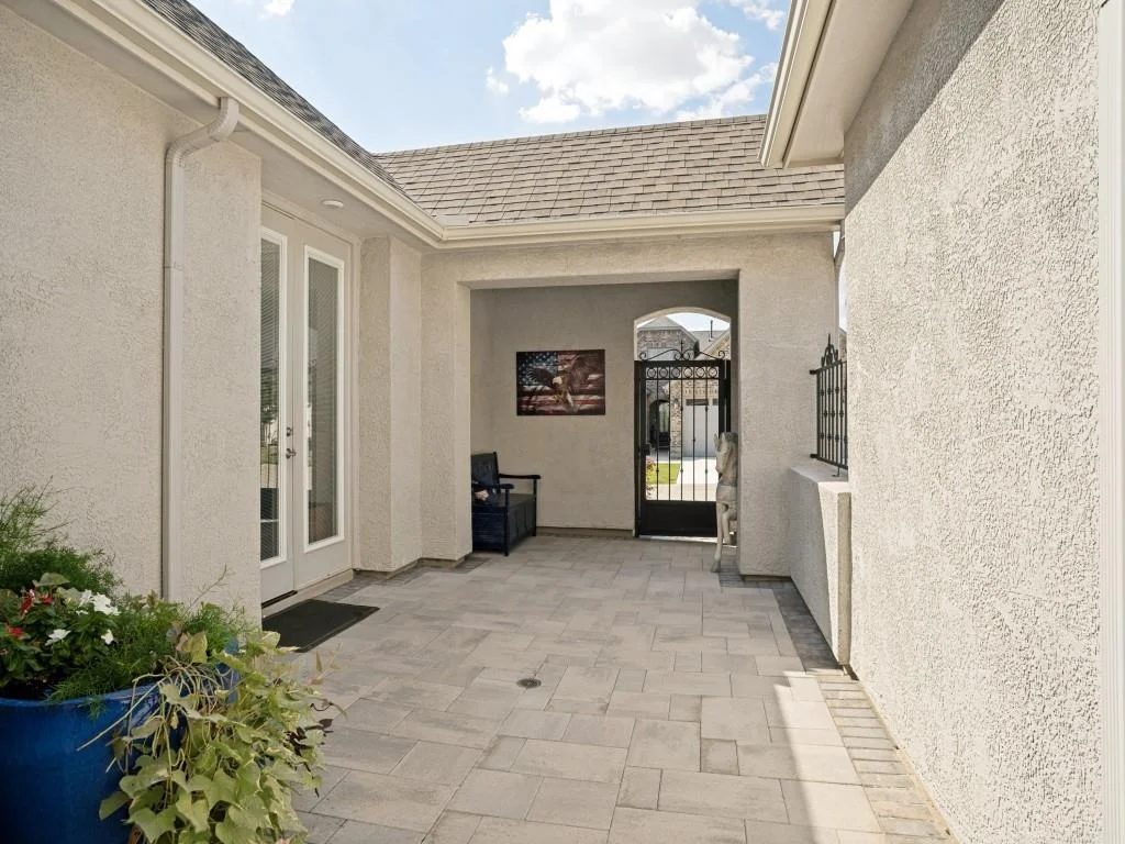 Photo of 8117 Cocobolo Drive