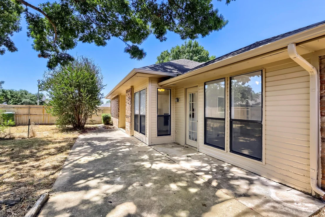 Photo of 2212 Oak Bluff Drive