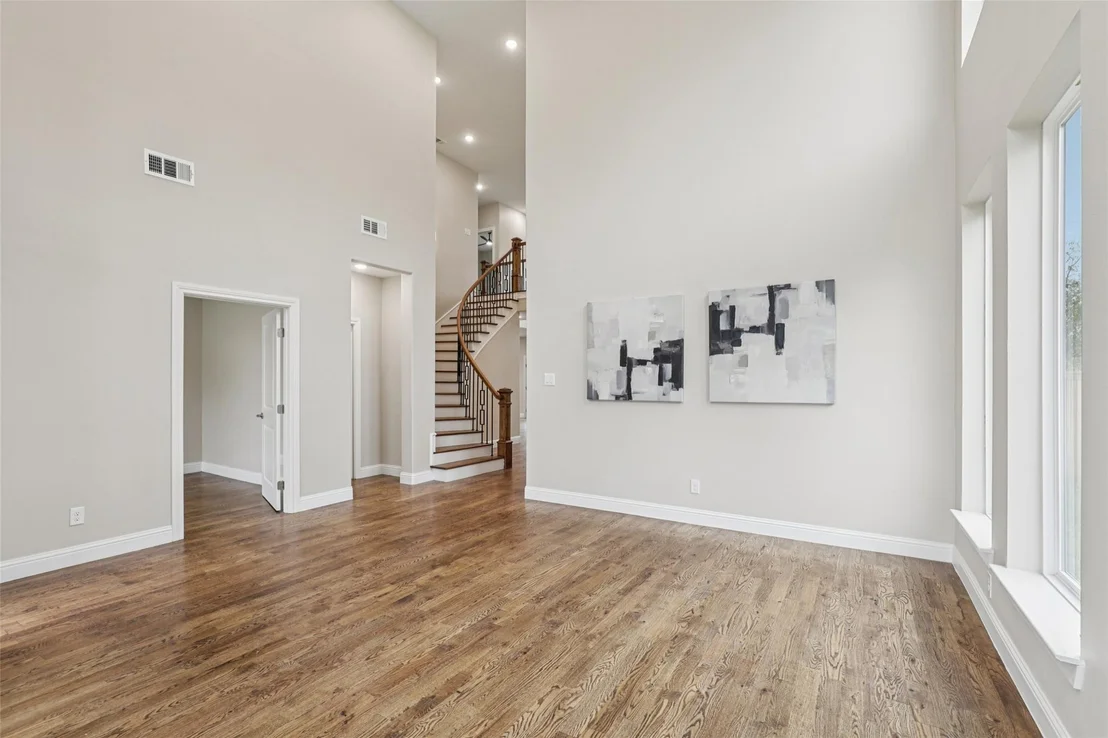 Photo of 1713 Highland Drive W