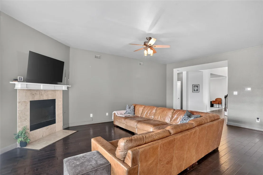Photo of 830 Woodview Drive