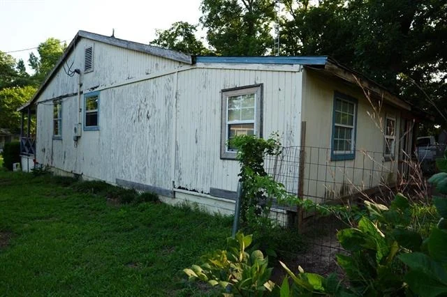Photo of 124 W Cedar Lane