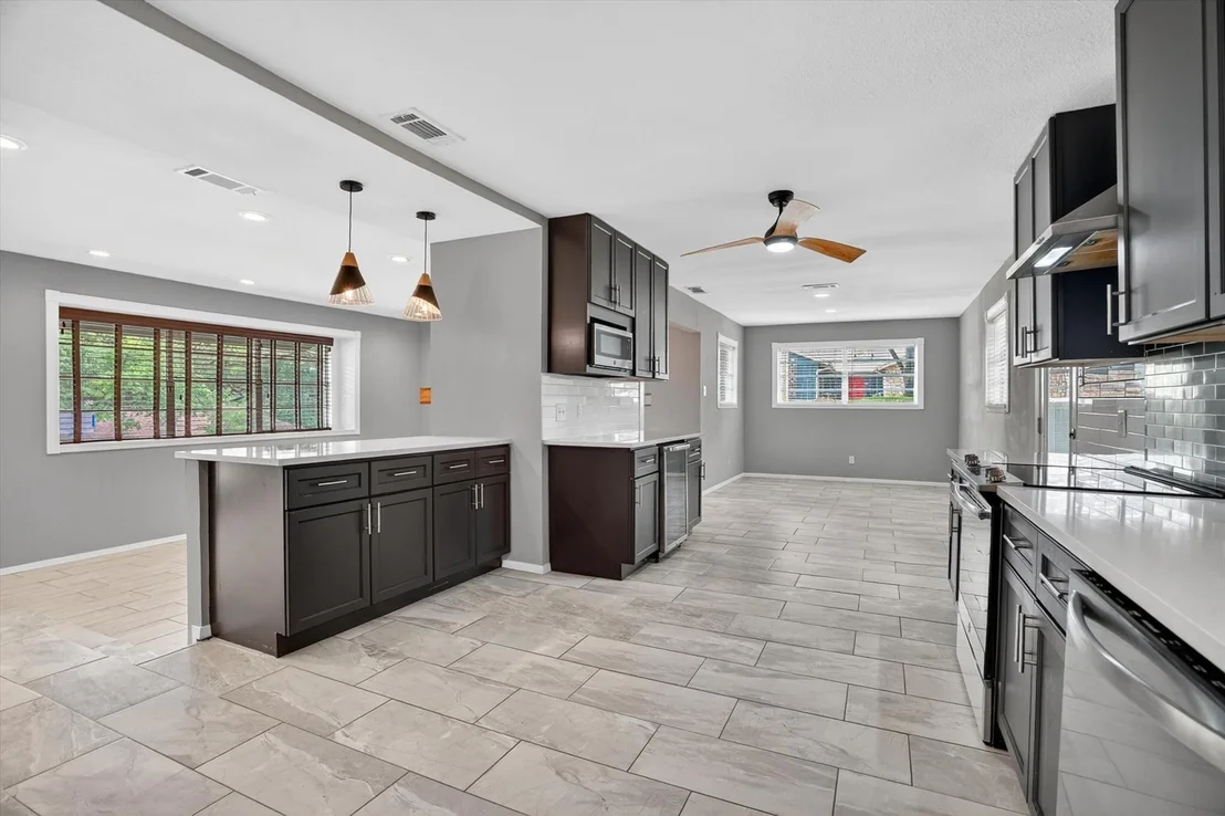 Photo of 6609 Genoa Road