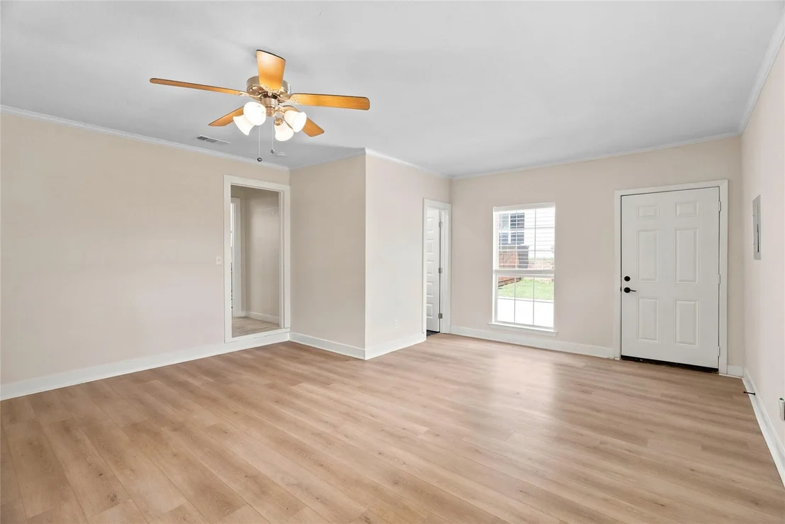 Photo of 106 E 3rd Street