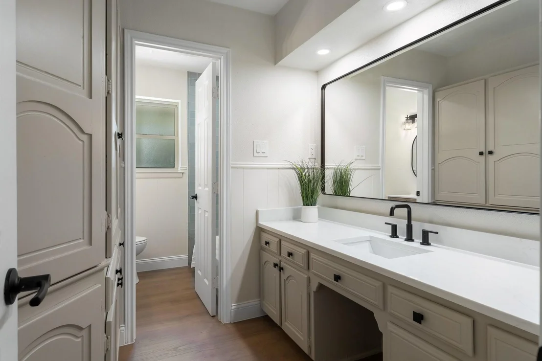 Photo of 2844 Hurstview Drive
