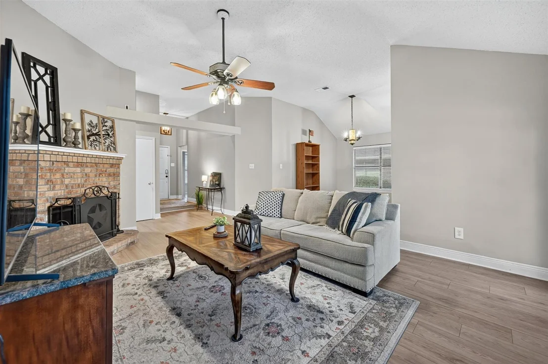 Photo of 2103 Meadowview Drive