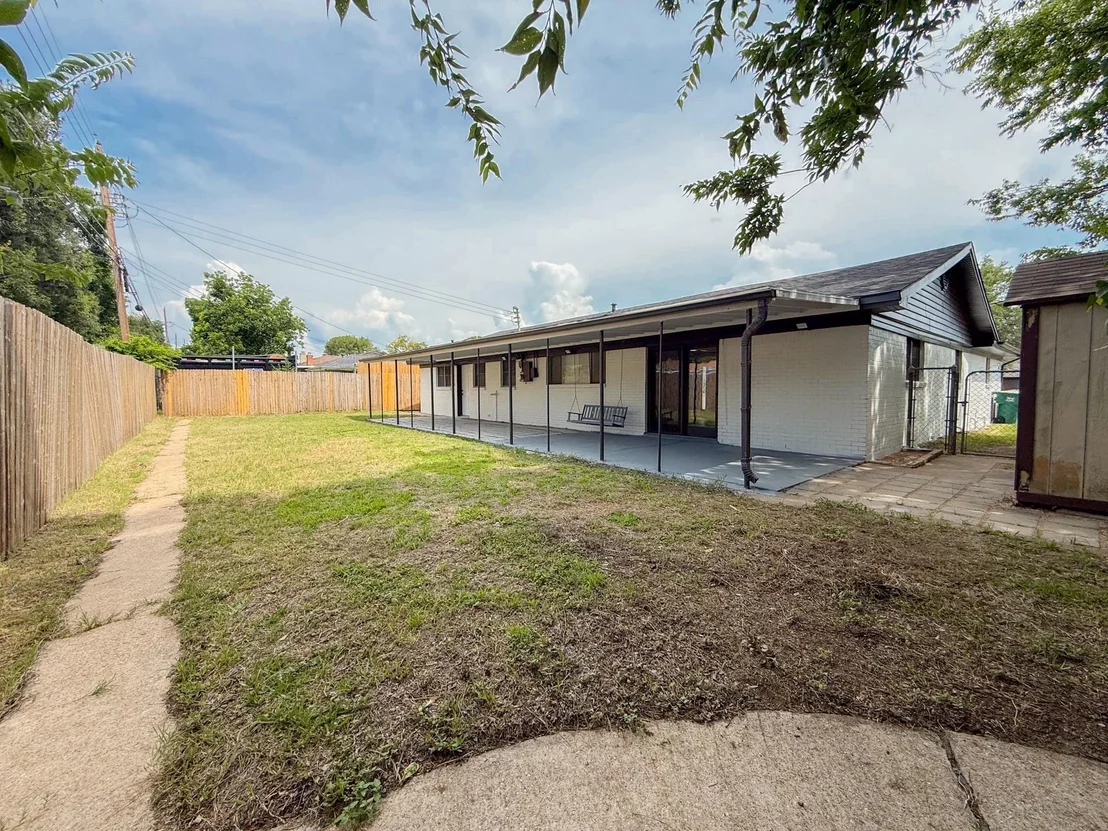 Photo of 228 Hallbrook Drive
