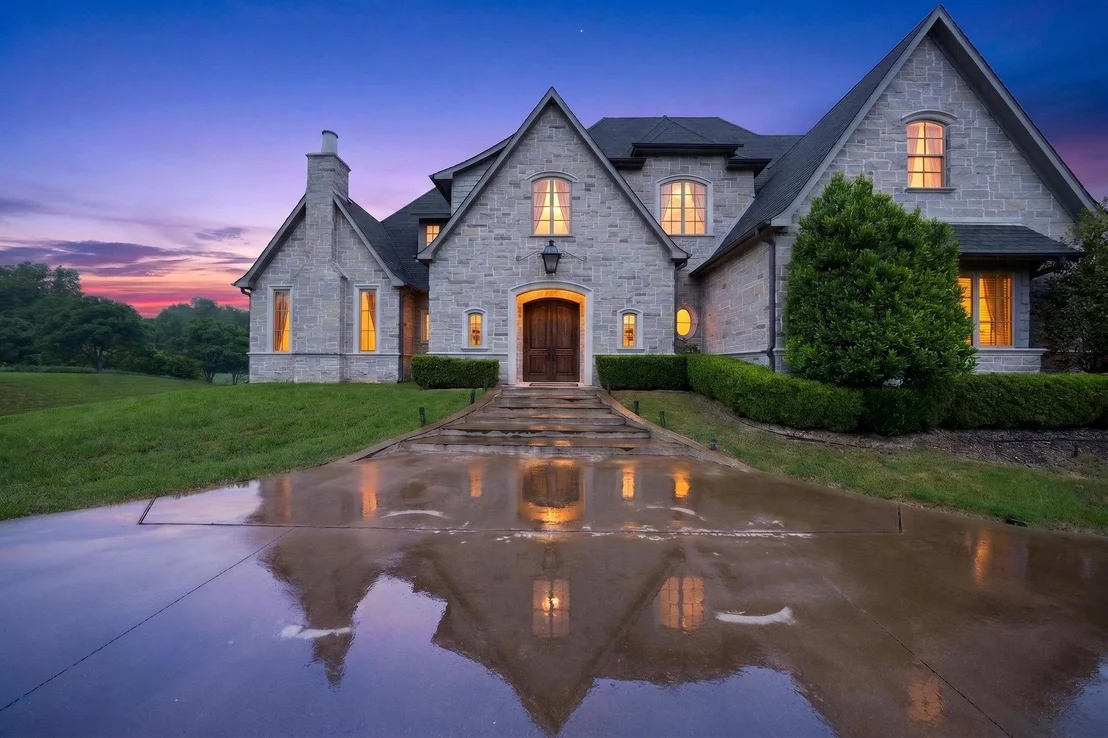 Photo of 230 Oak Tree Drive