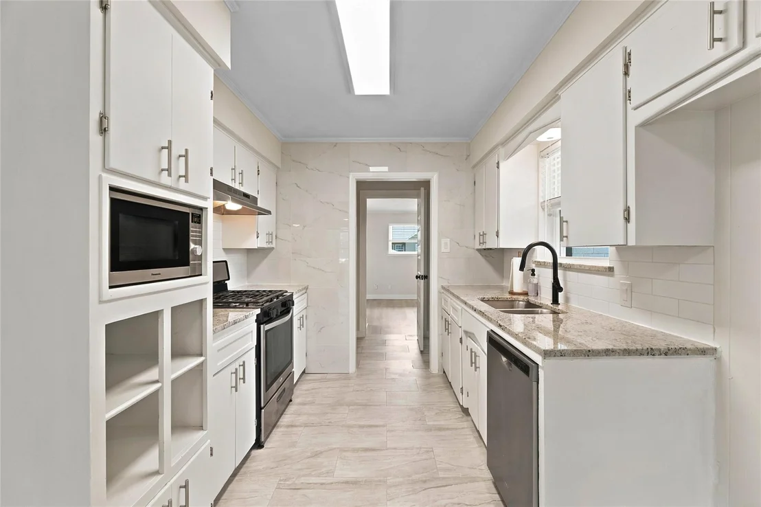Photo of 106 E 3rd Street