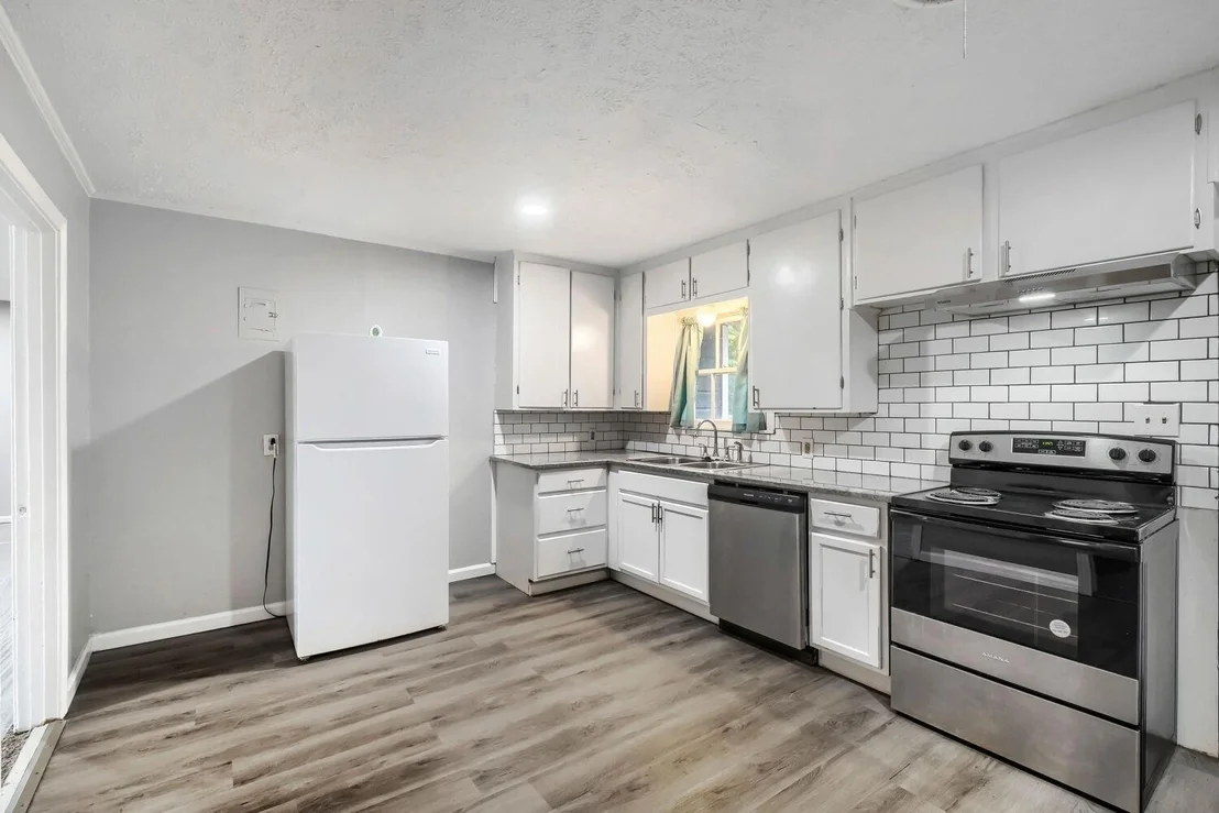 Photo of 1420 Bennett Drive