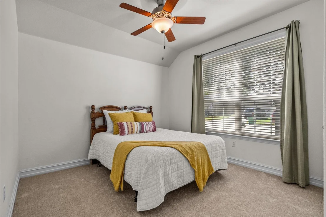 Photo of 6424 Roaring Creek