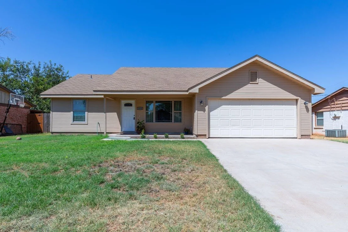 Photo of 2910 Wenwood Road