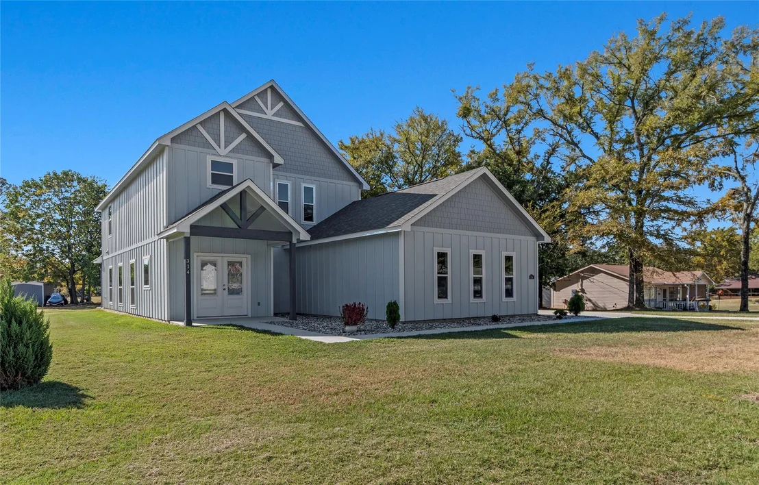 Photo of 314 Oak Creek Drive