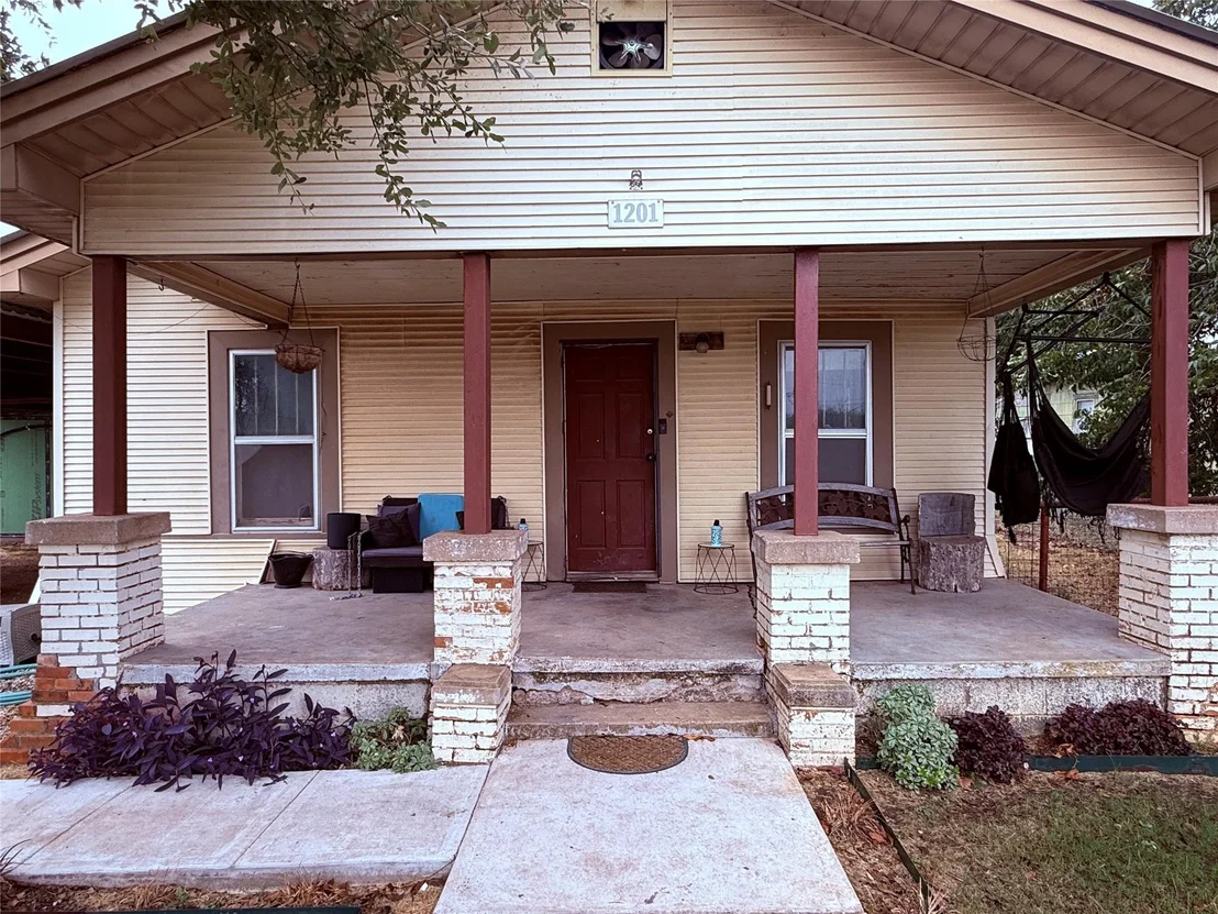 Photo of 1201 W 5th Street