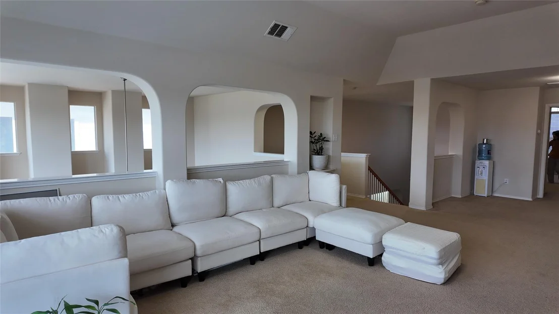 Photo of 421 Roundrock Lane