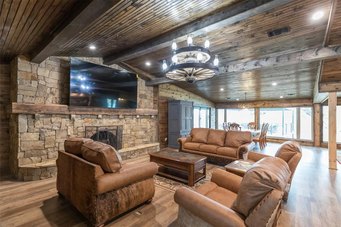 Photo of 440 Lakeside Drive