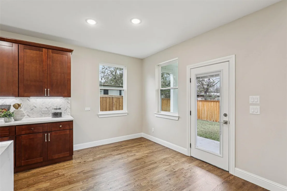 Photo of 1713 Highland Drive W