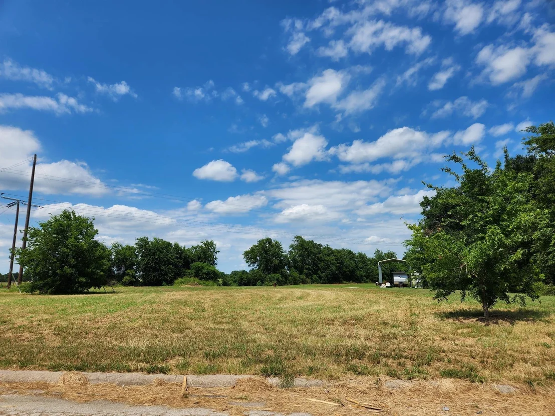 Photo of 402 Andrew Drive W