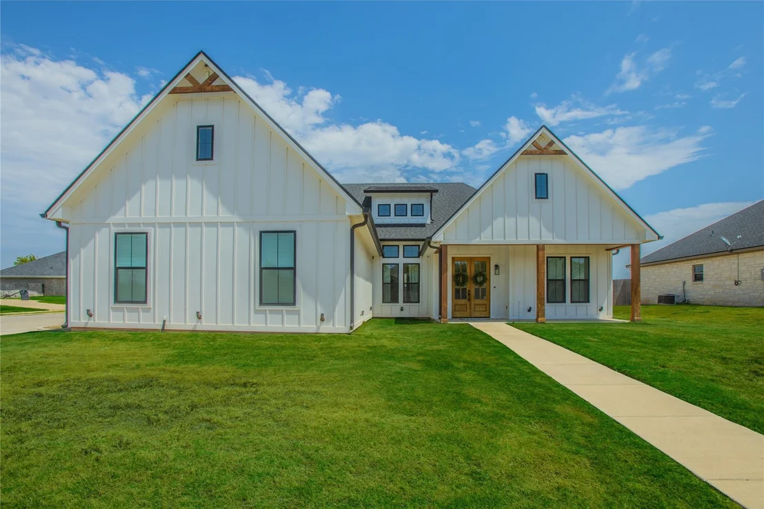 Photo of 116 Indian Trails Road